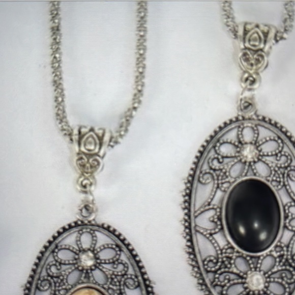 Donated 🌹 oval Filigree Pendant - Picture 4 of 4